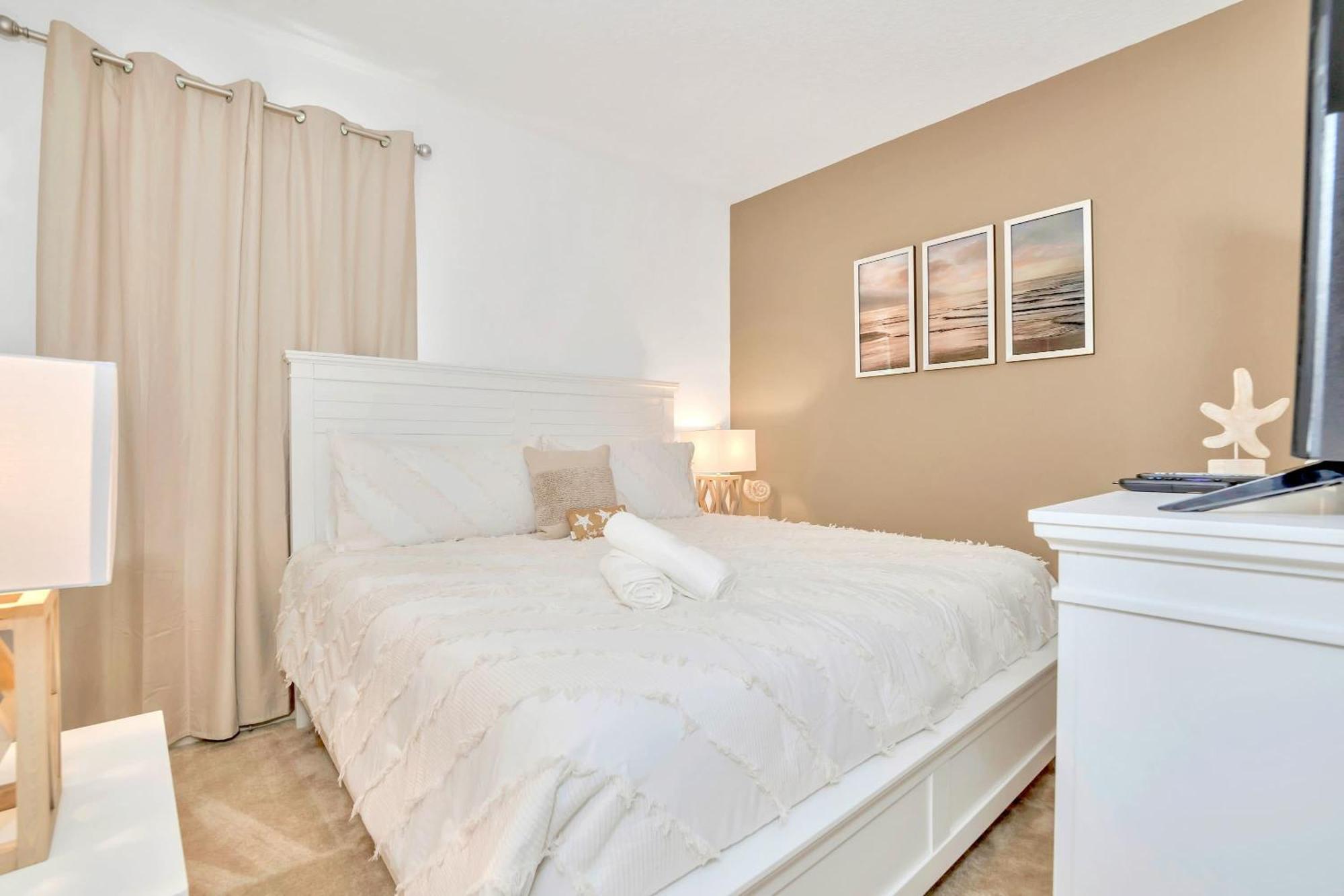 Holiday home 8br Family With Private Pool & Theatre *
